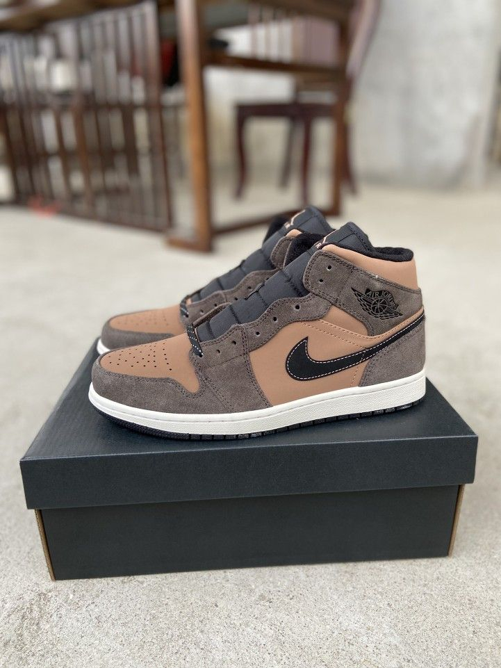 MID Air Jordan 1 Mid SE Dark Chocolate review Gary