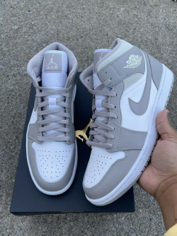 MID Air Jordan 1 Mid Grey Fog 554724-082 review Megan