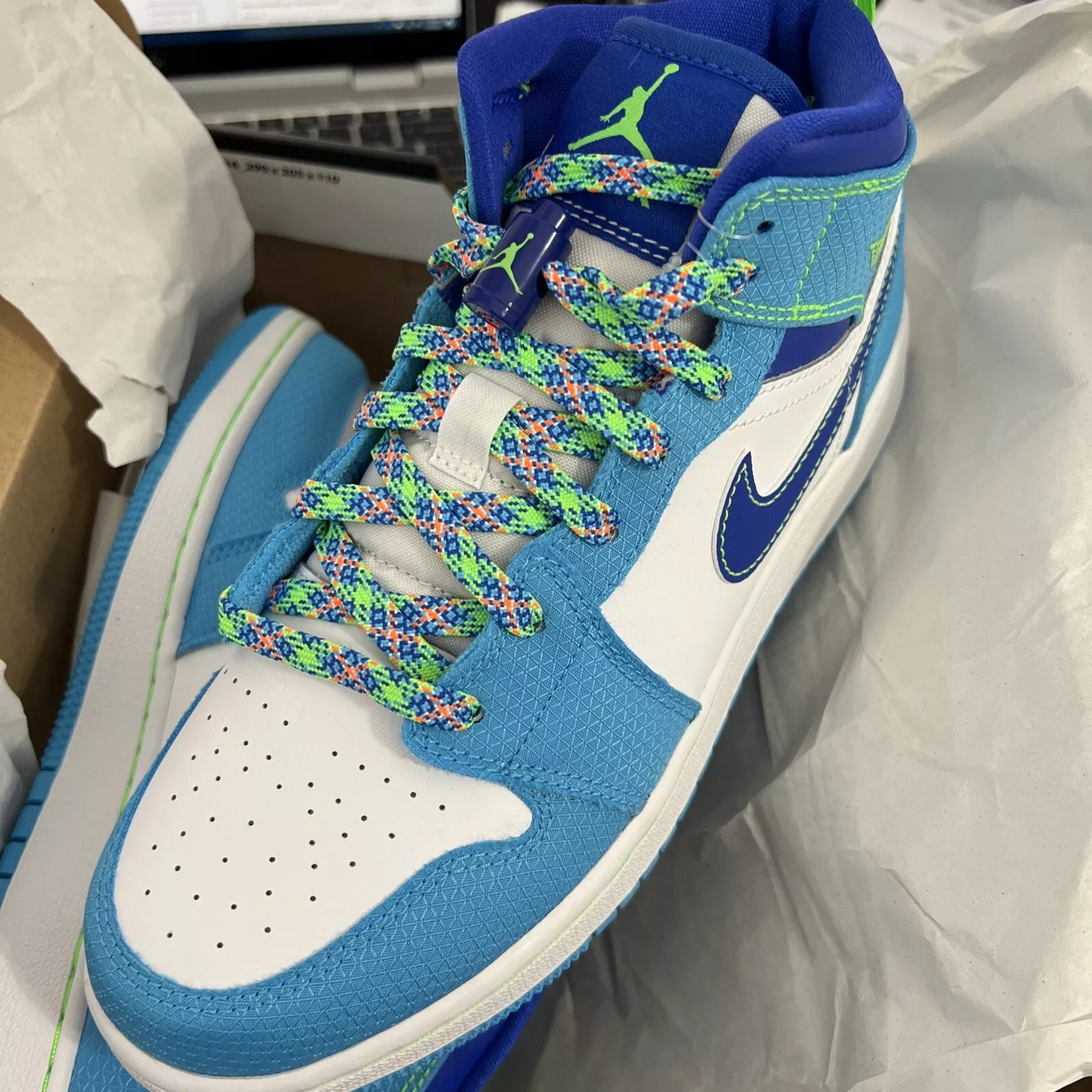 MID Air Jordan 1 Mid SE (GS) Sprite review Elise 01