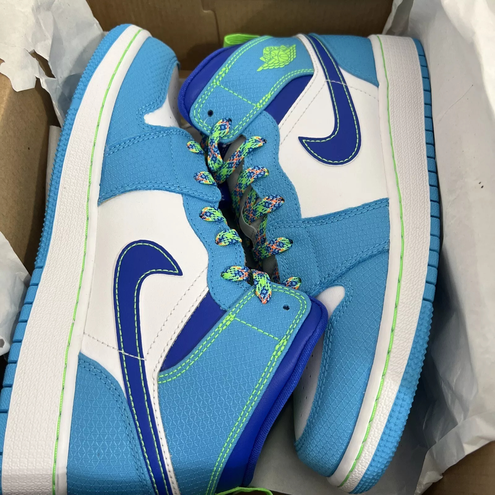 MID Air Jordan 1 Mid SE (GS) Sprite review Elise 03