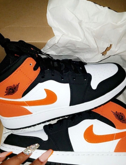 MID Air Jordan 1 Mid Shattered Backboard review Stephanie