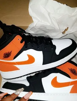 MID Air Jordan 1 Mid Shattered Backboard review Stephanie