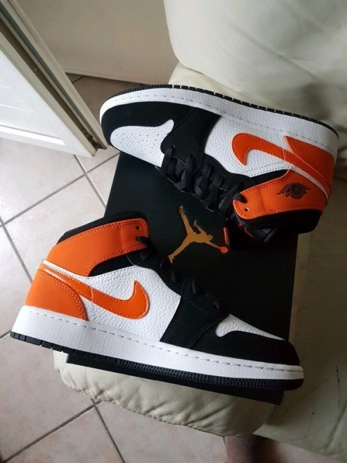 MID Air Jordan 1 Mid Shattered Backboard review 