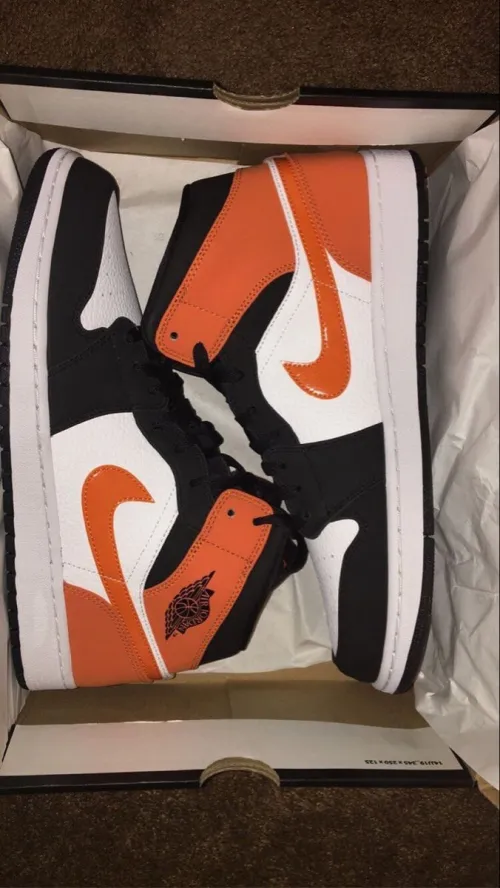 MID Air Jordan 1 Mid Shattered Backboard review 