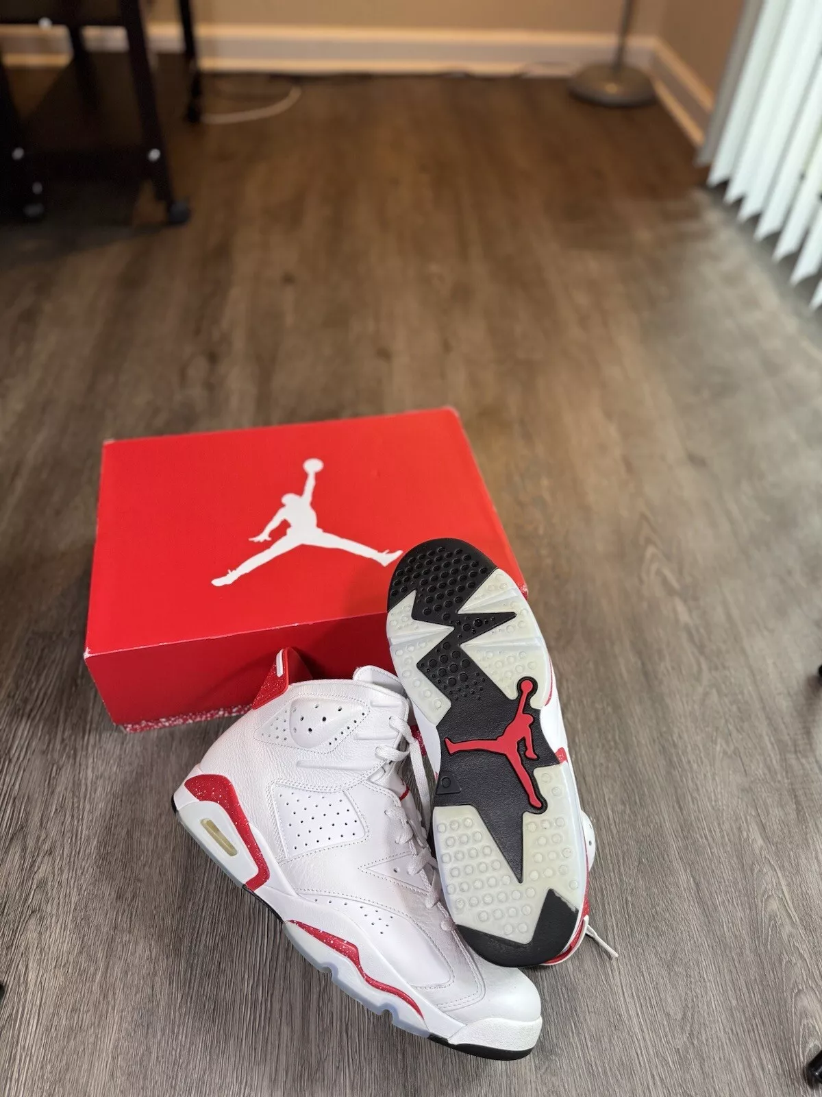 Q4  Air Jordan 6 Red Oreo review 1