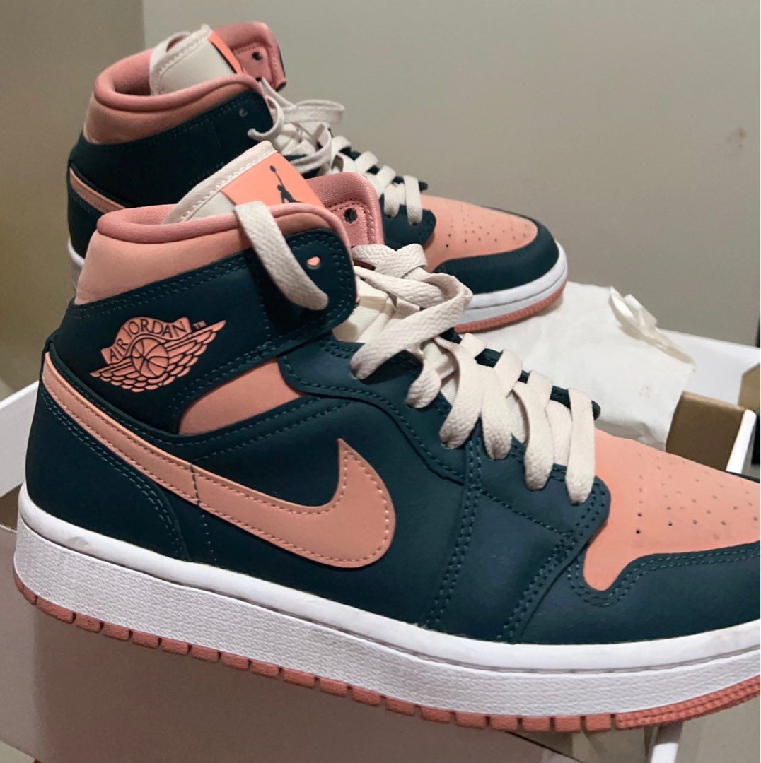 MID Air Jordan 1 Pink Green review Elise 04