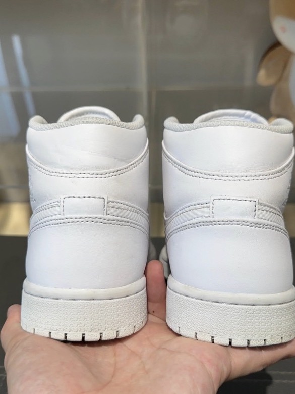 MID Air Jordan 1 Mid White review Rachel 01