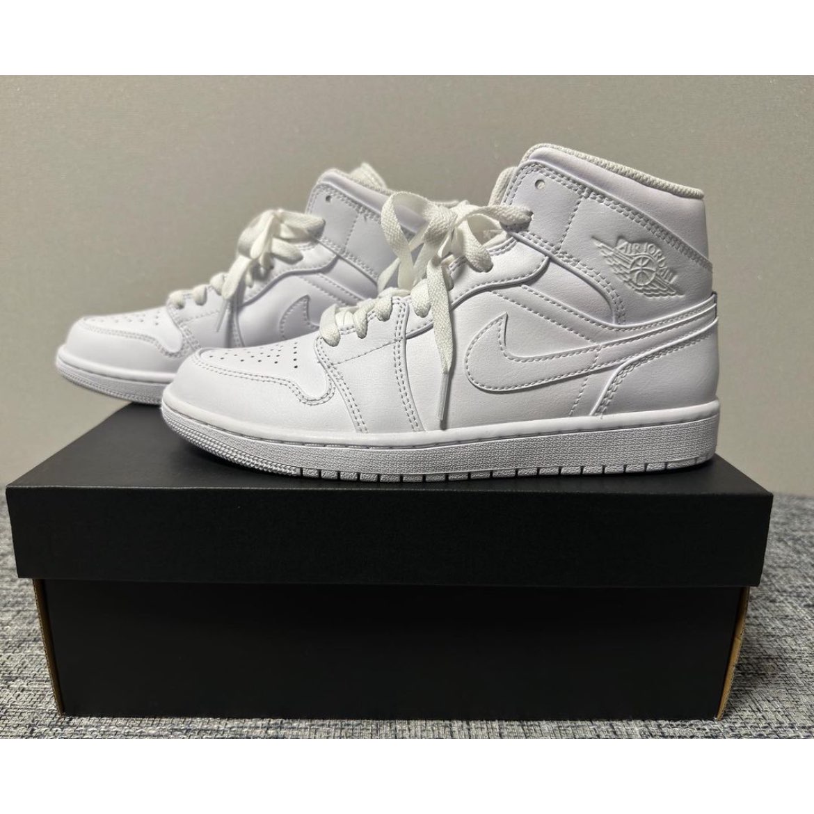 MID Air Jordan 1 Mid White review Ian 01