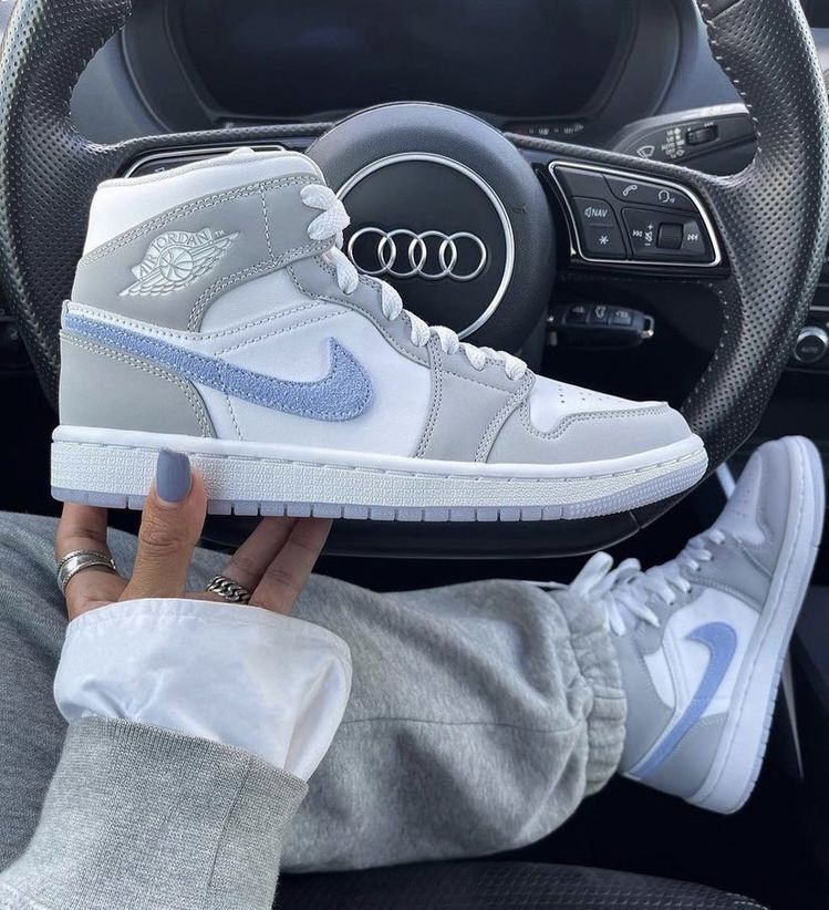 MID Air Jordan 1 Mid Wolf Grey Aluminum review Amber