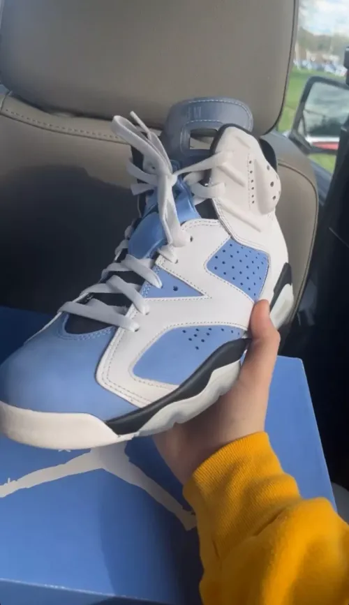Q4  Air Jordan 6 UNC review 