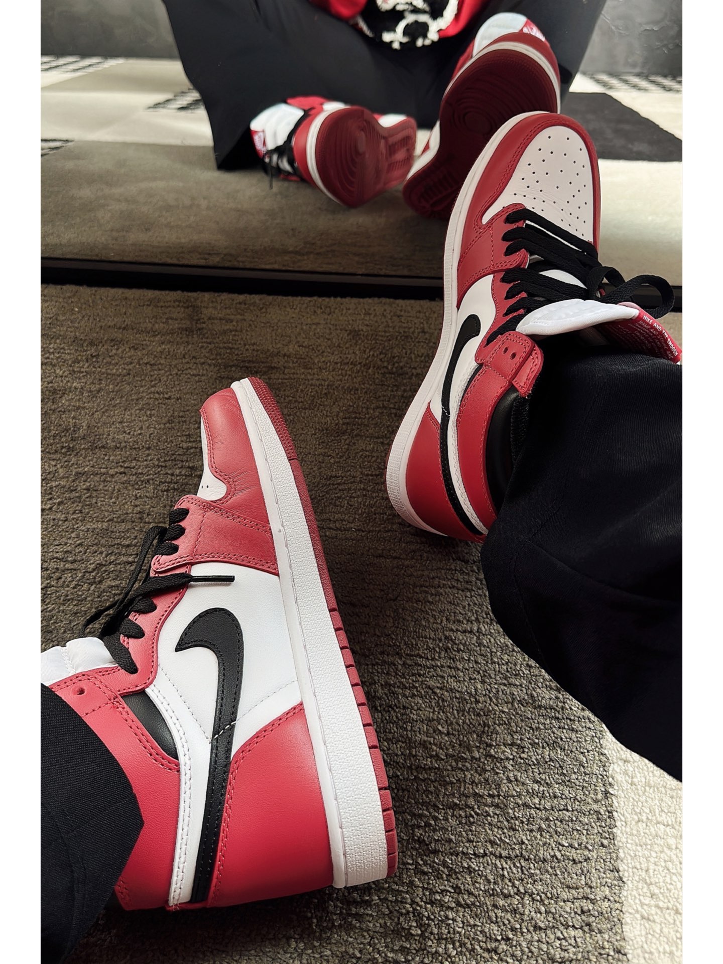 Q3 Air Jordan 1 High OG “Chicago review Bella 02