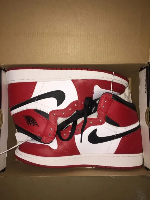 Q3 Air Jordan 1 High OG “Chicago review 