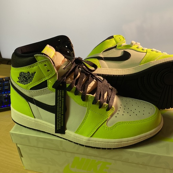 Q3 Air Jordan 1 High OG Volt review Bruce 01