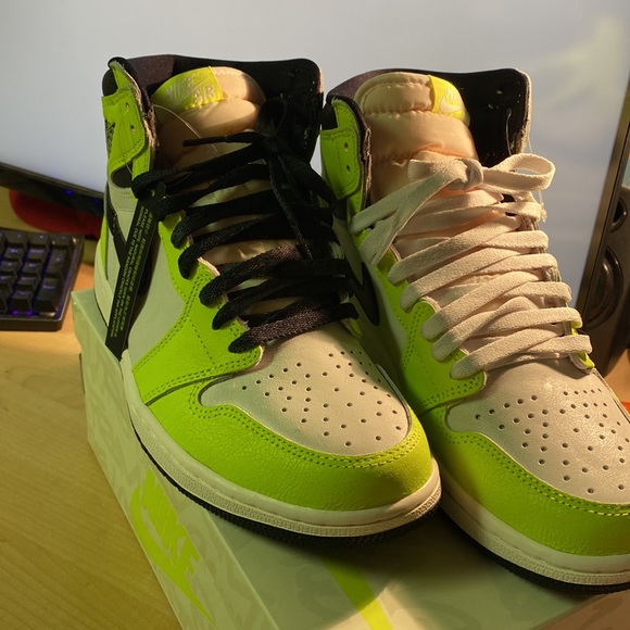 Q3 Air Jordan 1 High OG Volt review Bruce 02