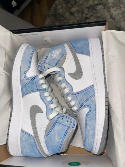 Q3 Air Jordan 1 High OG Hyper Royal review Angie