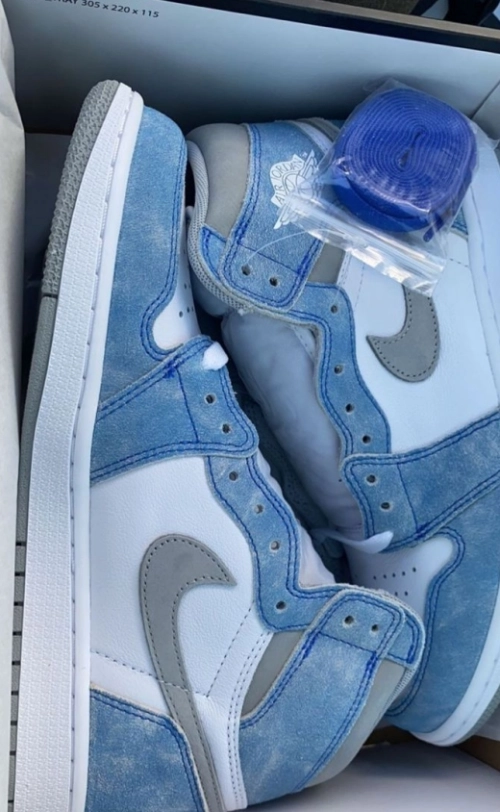 Q3 Air Jordan 1 High OG Hyper Royal review 