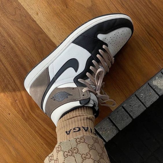 Q3 Air Jordan 1 Retro High OG Dark Mocha review Elise