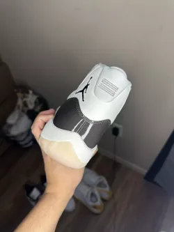 XP Air Jordan 11 WMNS “Neapolitan” review Crystal 01