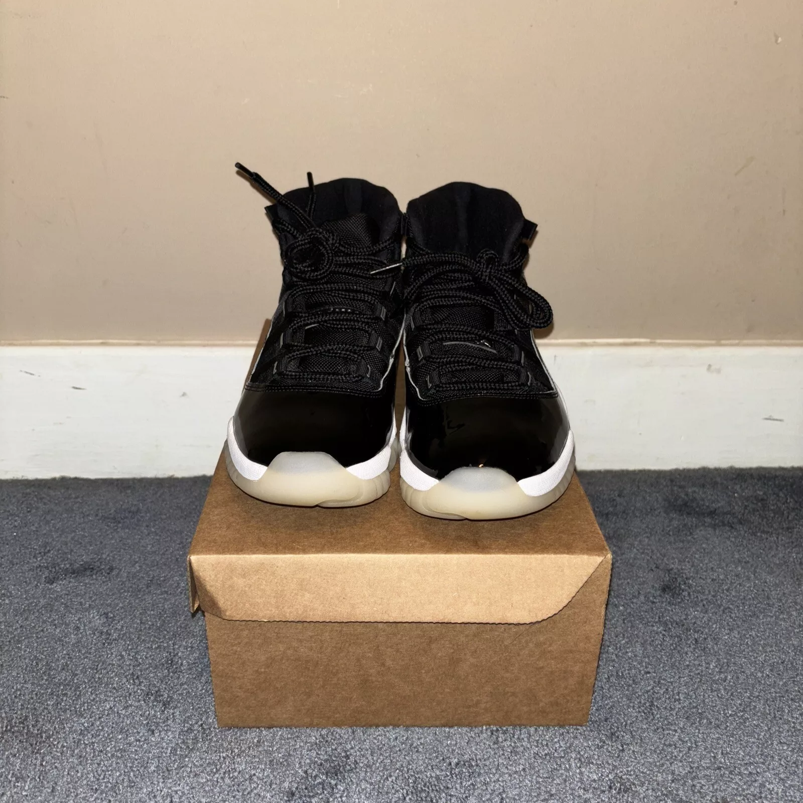 XP Air Jordan 11 25th Anniversary Black Silver Eyelets review Juan Powell 01