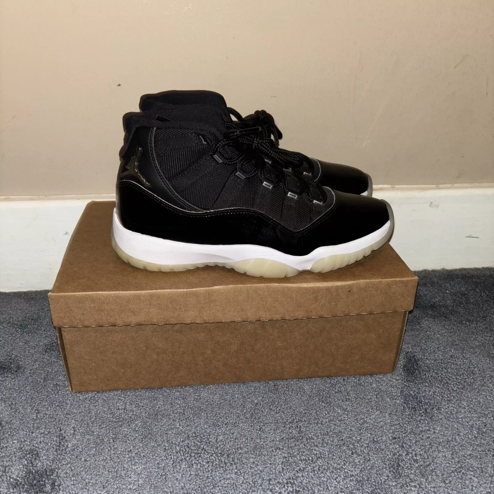 XP Air Jordan 11 25th Anniversary Black Silver Eyelets review Juan Powell 02