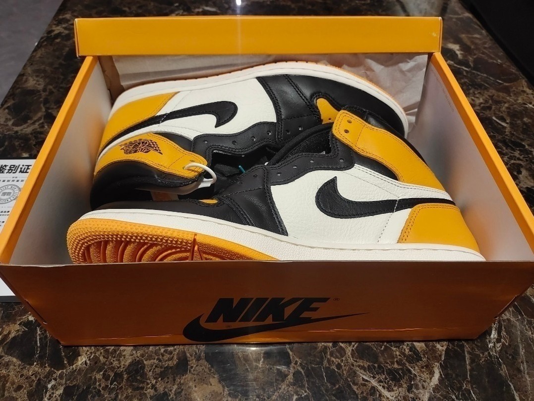 Q3 Air Jordan 1 High OG Yellow Toe Taxi review Tina 02