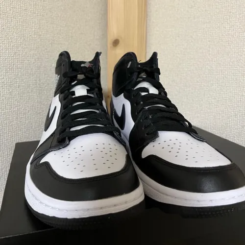 Q3 Air Jordan 1 Retro High OG Black White review 