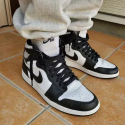 Q3 Air Jordan 1 Retro High OG Black White review Vanessa 02