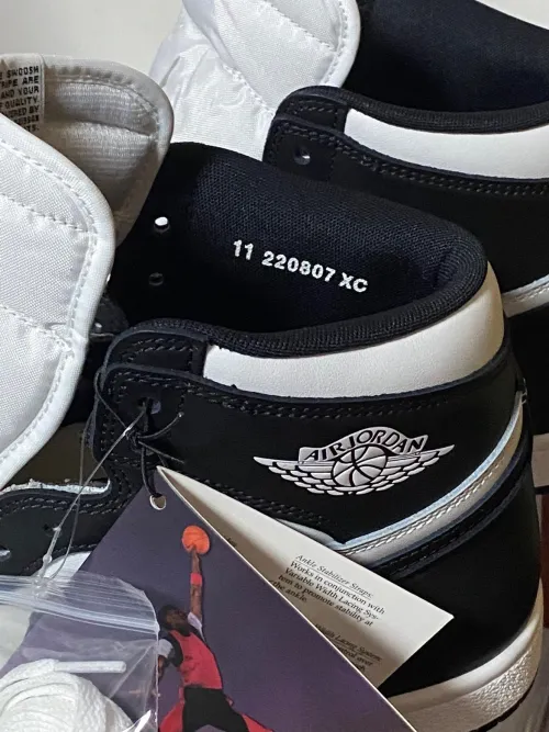 Q3 Air Jordan 1 Retro High OG Black White review 