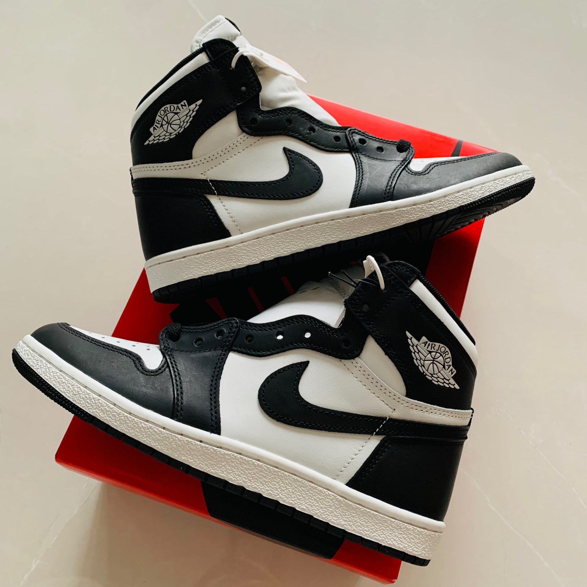 Q3 Air Jordan 1 Retro High OG Black White review Rachel 03