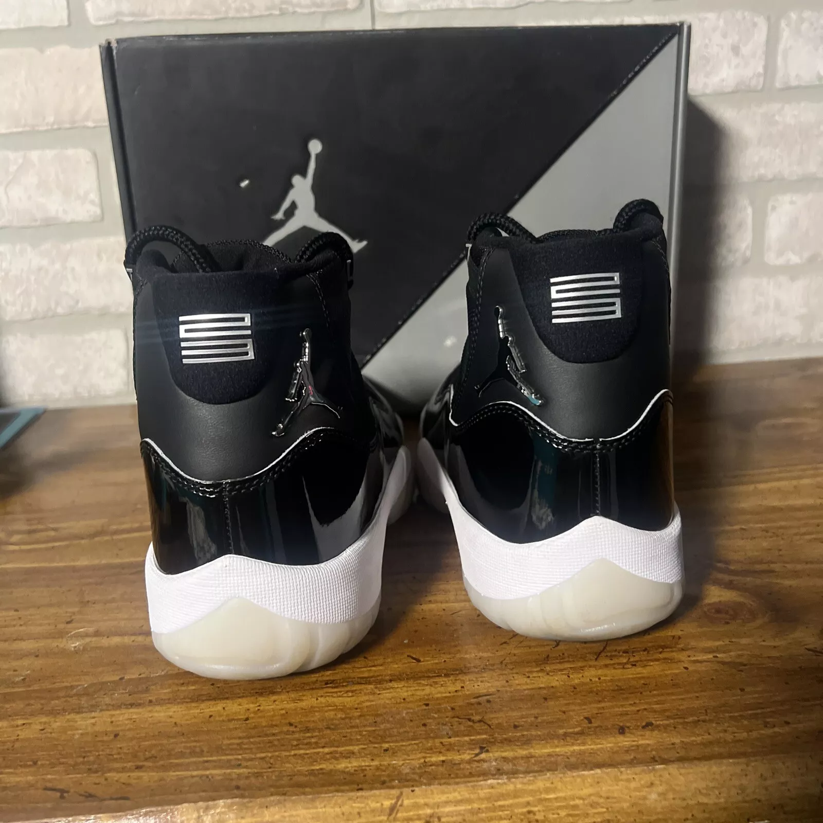 XH Air Jordan 11 Retro Jubilee review Francisco G. 02