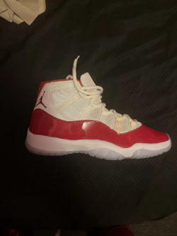 XH Air Jordan 11 Retro Cherry review Rainstorm 01