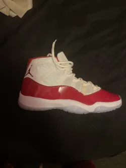 XH Air Jordan 11 Retro Cherry review Rainstorm 01