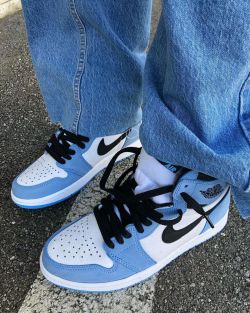 Q3 Air Jordan 1 High OG University Blue review Carter