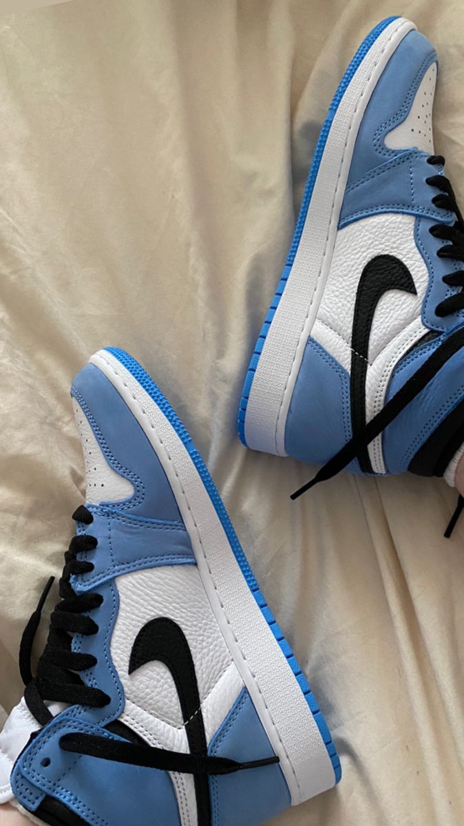 Q3 Air Jordan 1 High OG University Blue review Leah 02