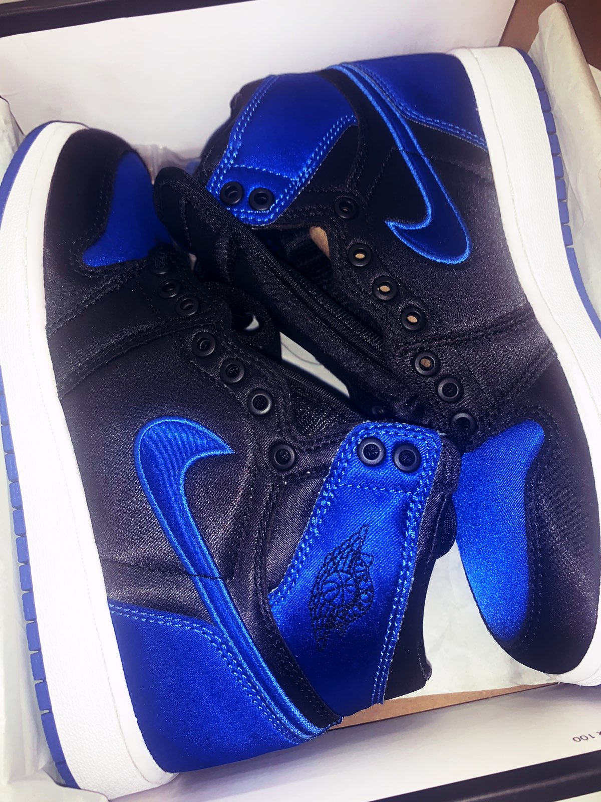 XH Air Jordan 1 Satin “Royal” review Diana 02