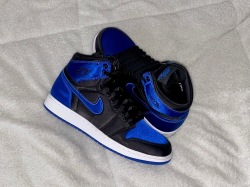 XH Air Jordan 1 Satin “Royal” review Megan 01
