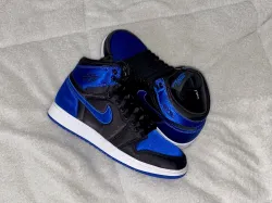 XH Air Jordan 1 Satin “Royal” review Megan 01