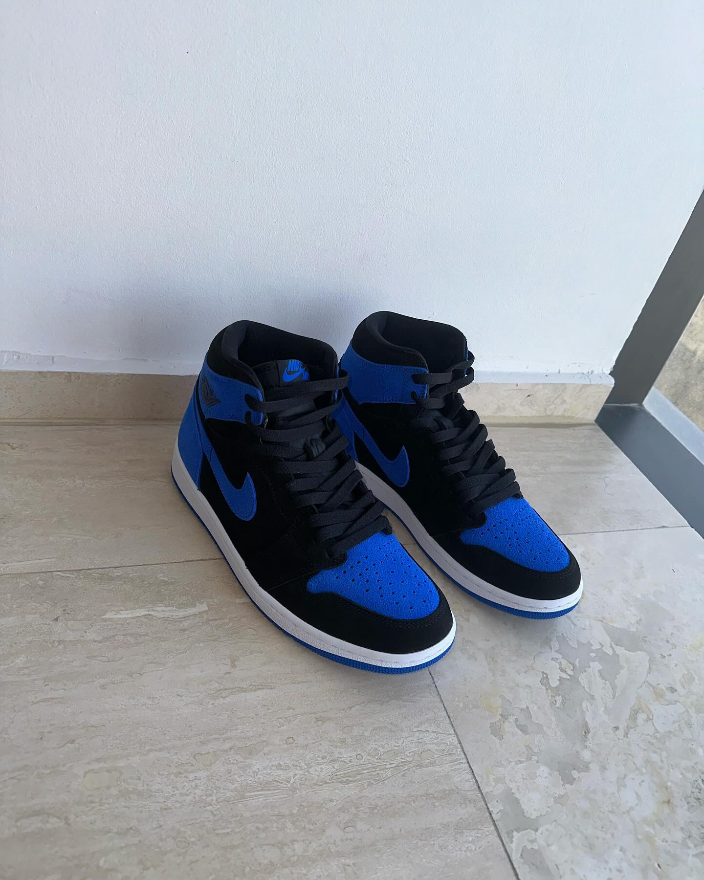 XH Air Jordan 1 High OG “Royal Reimagined” review Iris 01
