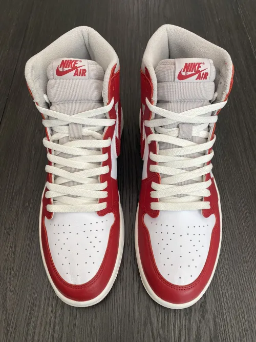 XH Air Jordan 1 High OG WMNS “Chenille” review 