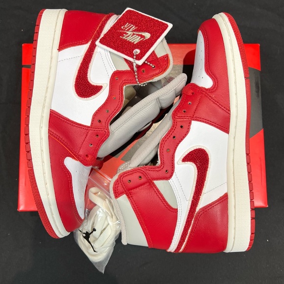 XH Air Jordan 1 High OG WMNS “Chenille” review Megan 01