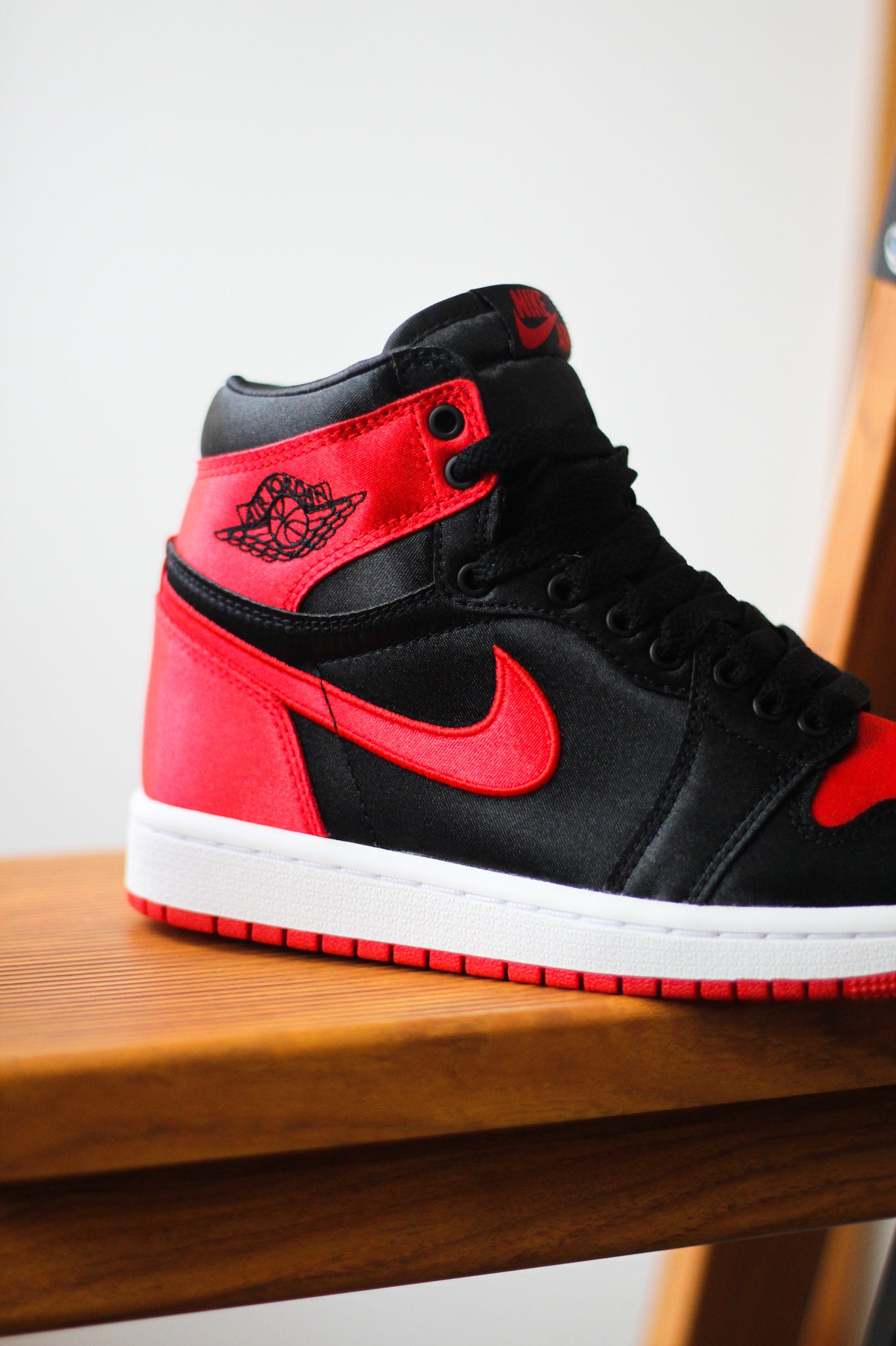 XH Air Jordan 1 High OG WMNS “Satin Bred” review Allan 01