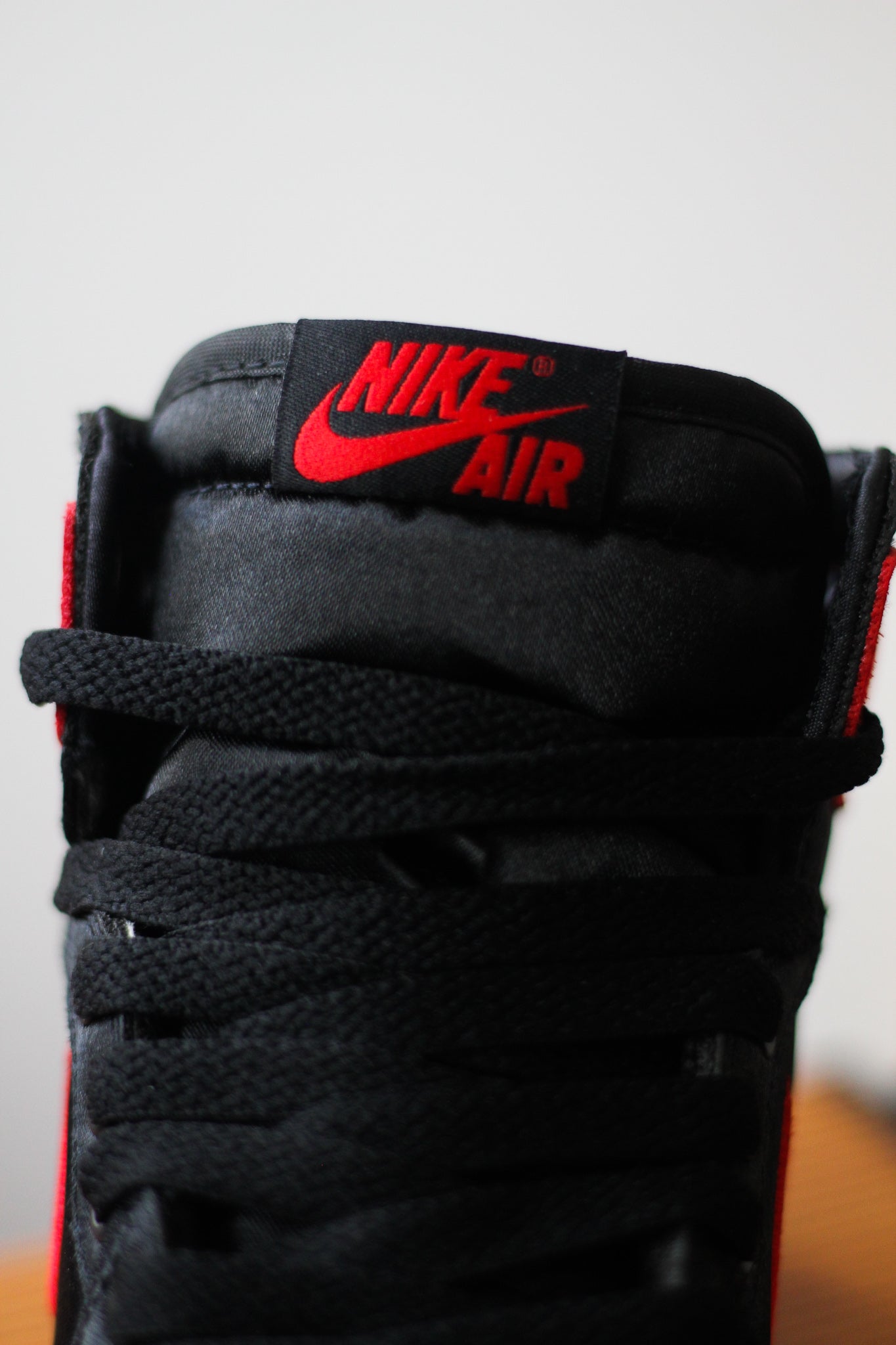 XH Air Jordan 1 High OG WMNS “Satin Bred” review Allan 02