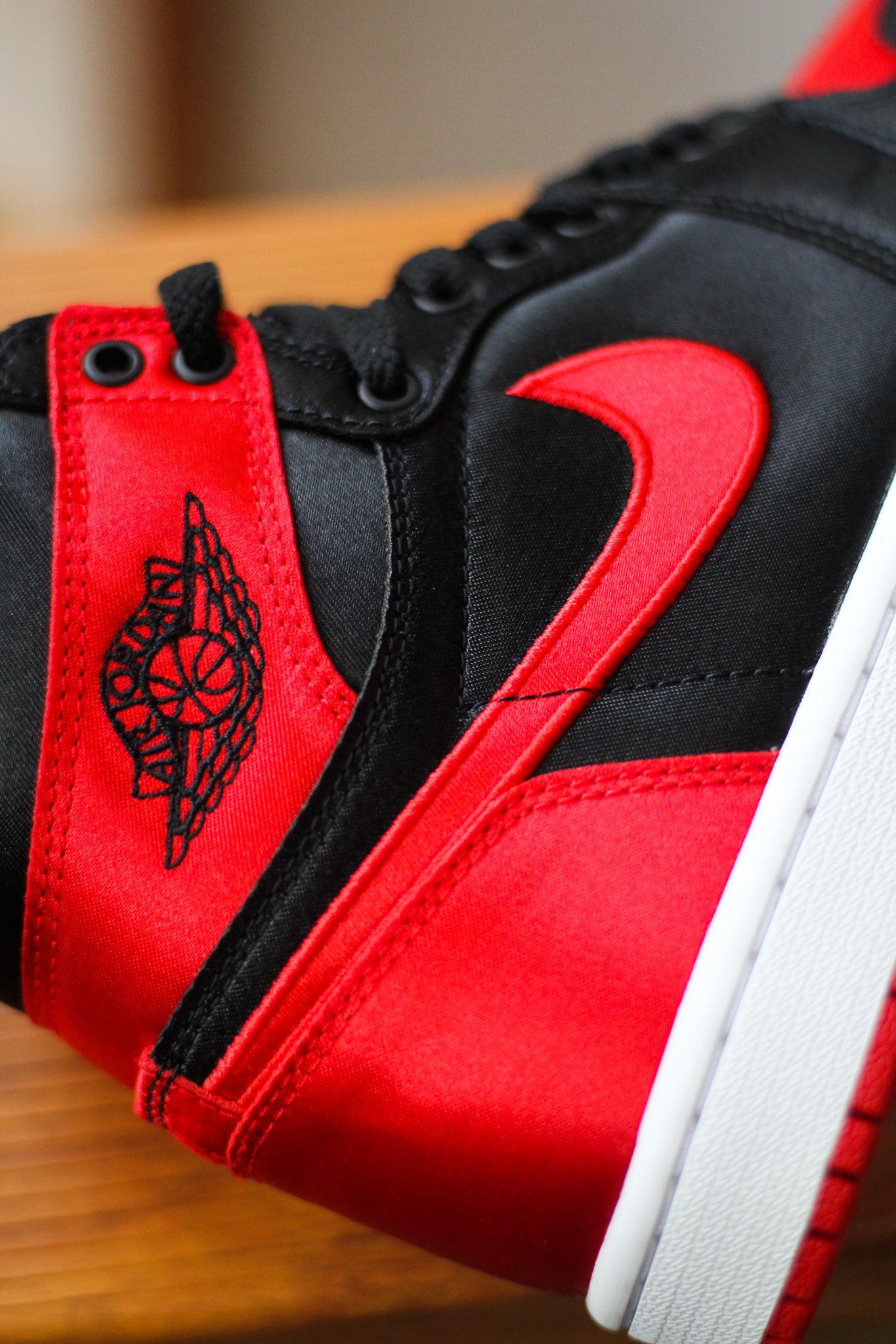 XH Air Jordan 1 High OG WMNS “Satin Bred” review Allan 03