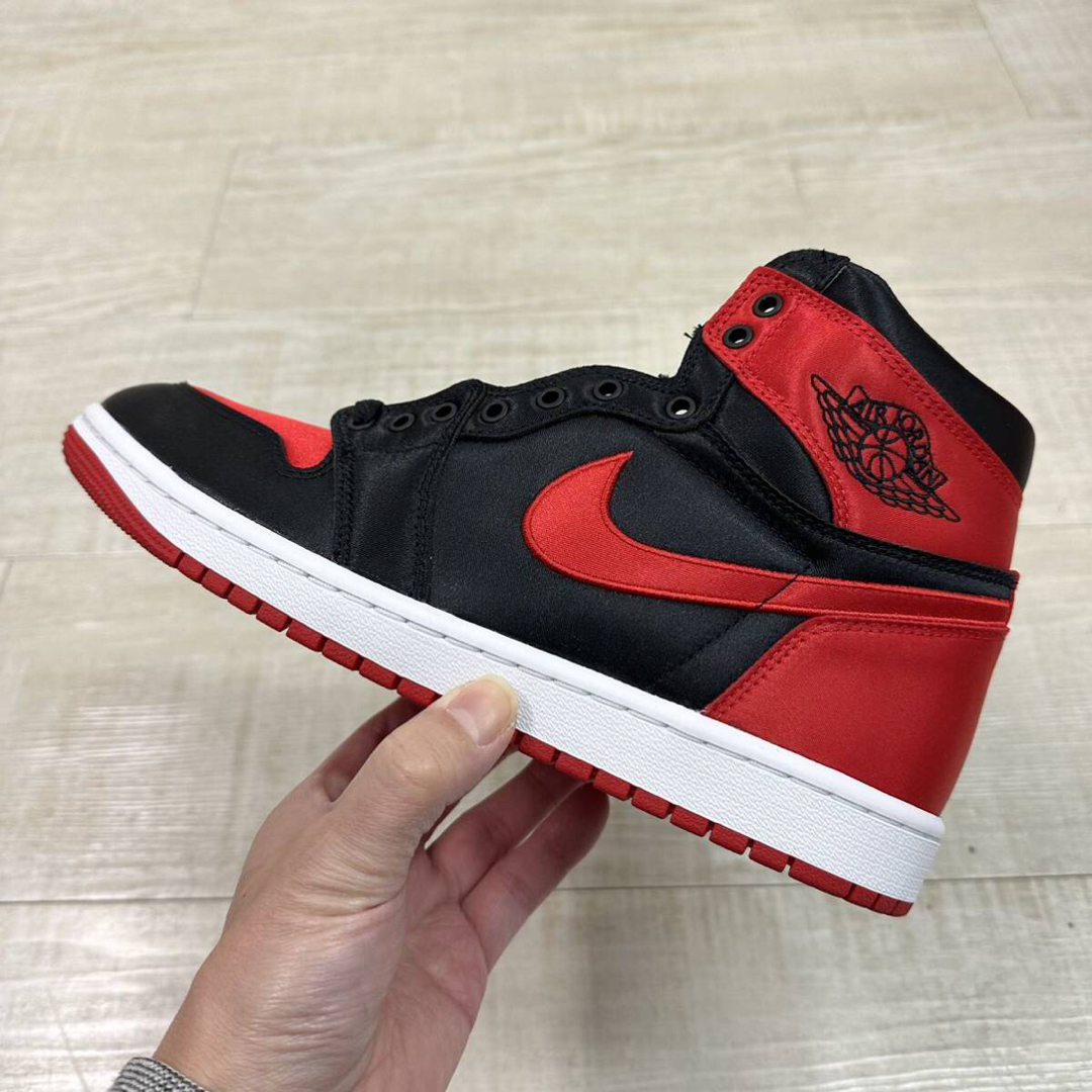 XH Air Jordan 1 High OG WMNS “Satin Bred” review George 02