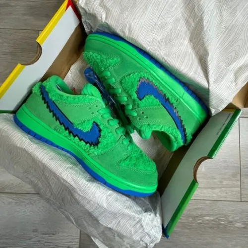 SX Grateful Dead x Nike SB Dunk Low “Green Bear” review 