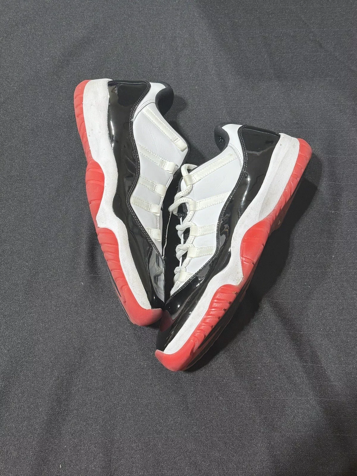 XH Air Jordan 11 Retro Low Concord Bred review Victoria pompa 01