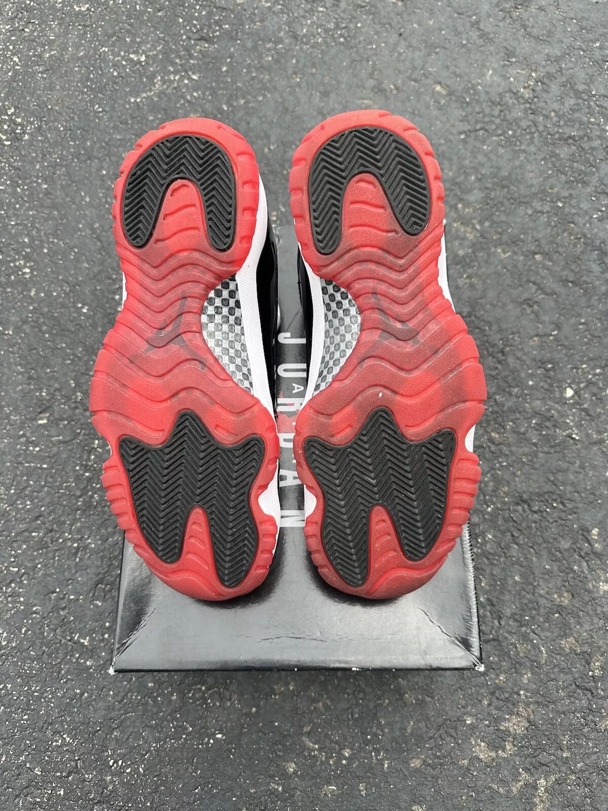 XH Air Jordan 11 Retro Low Concord Bred review Tammy 02