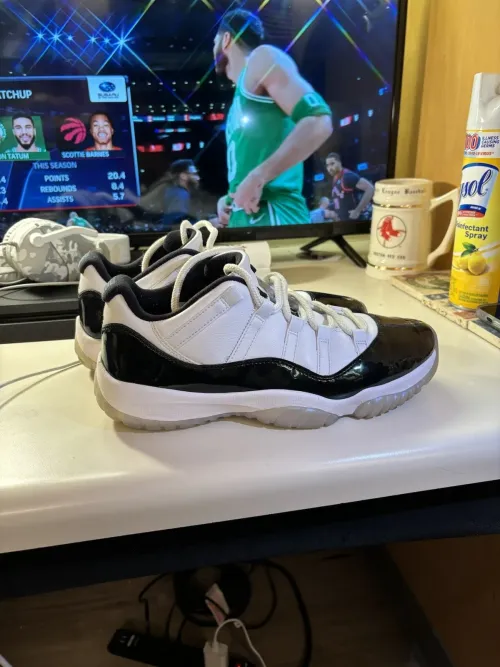 XH Air Jordan 11 Retro Low Emerald review 