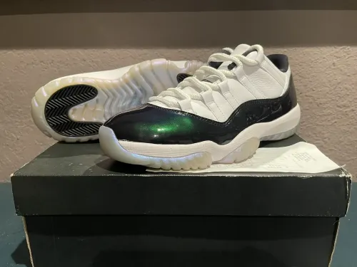 XH Air Jordan 11 Retro Low Emerald review 
