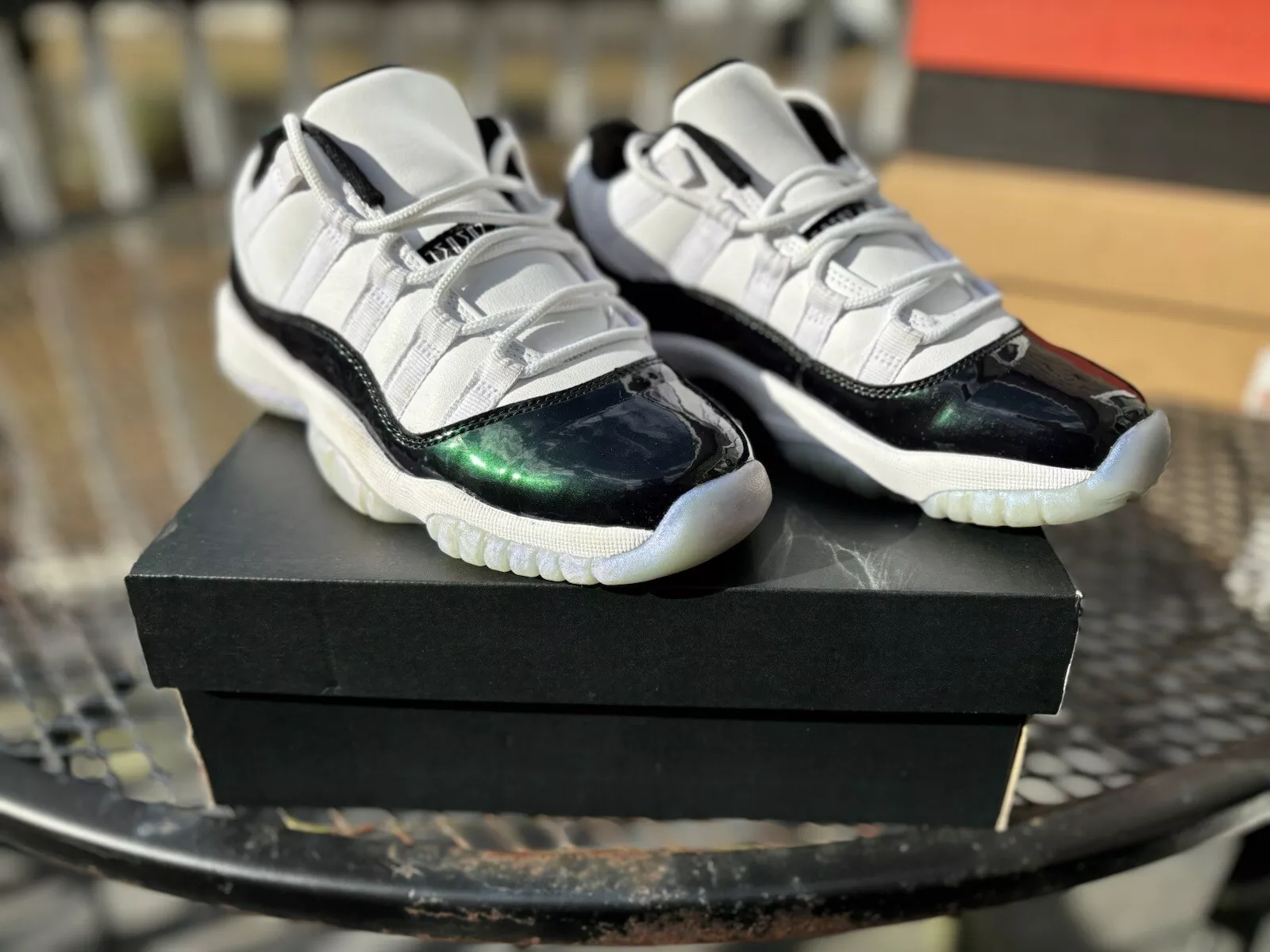 XH Air Jordan 11 Retro Low Emerald review Crystal 01